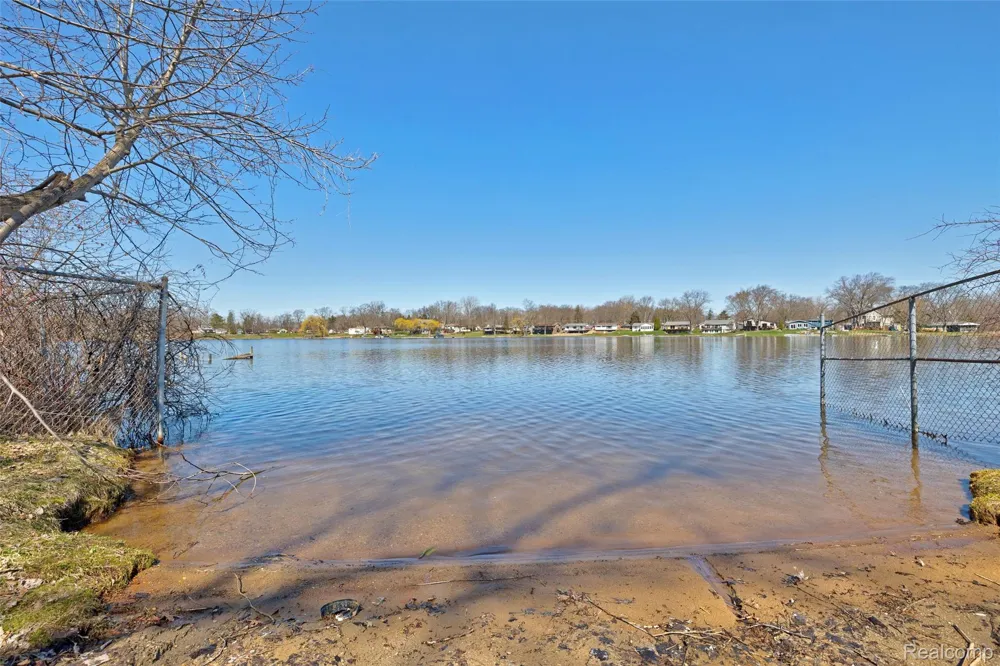 Steadfield Commerce Charter Township, MI 48382