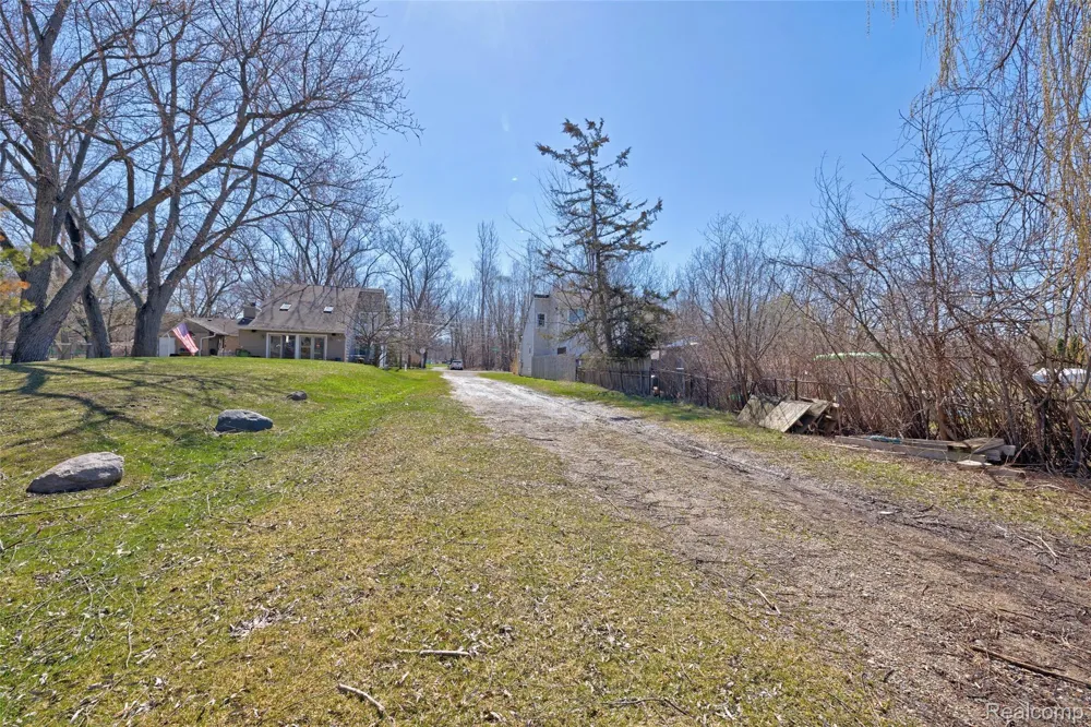 Steadfield Commerce Charter Township, MI 48382