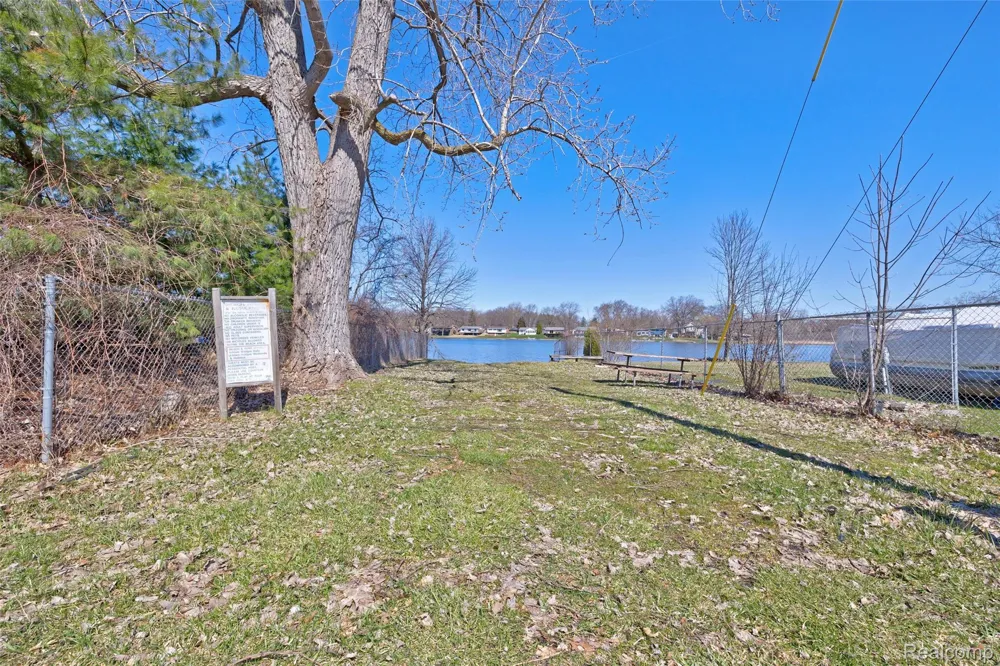 Steadfield Commerce Charter Township, MI 48382