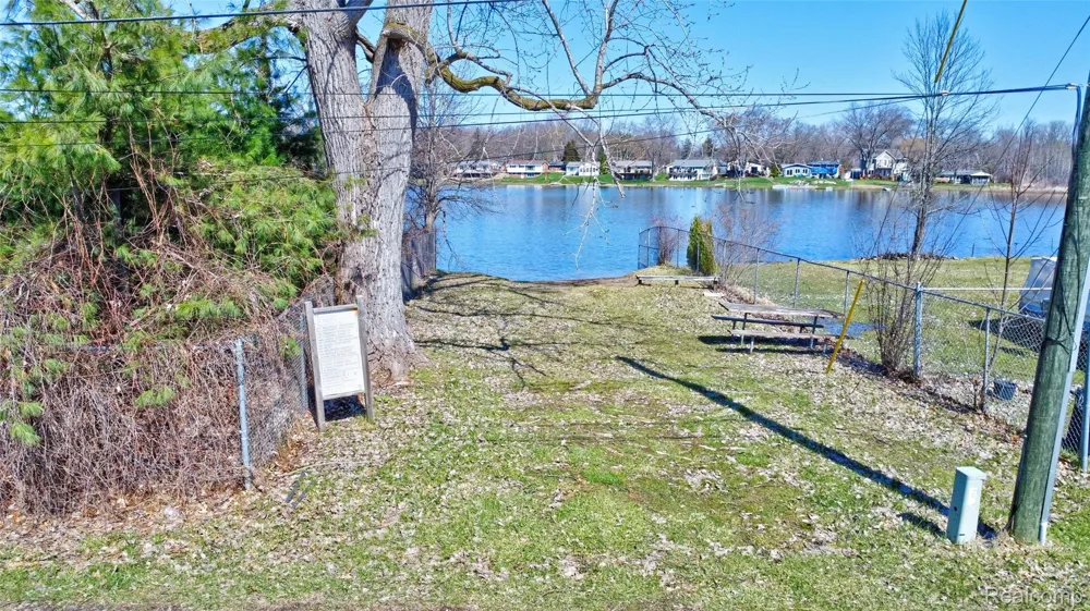 Steadfield Commerce Charter Township, MI 48382