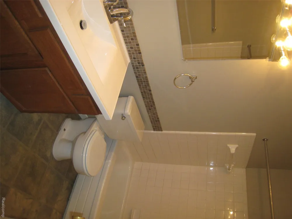 803 PLATE STREET #207 Rochester City, MI 48307