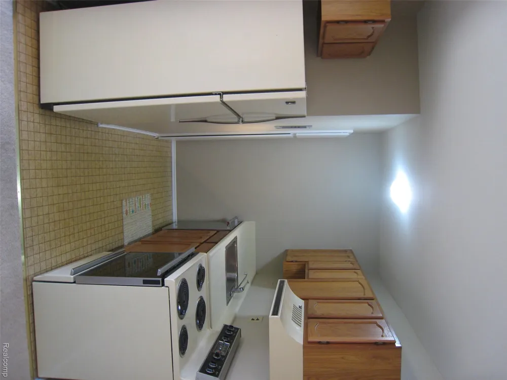 803 PLATE STREET #207 Rochester City, MI 48307