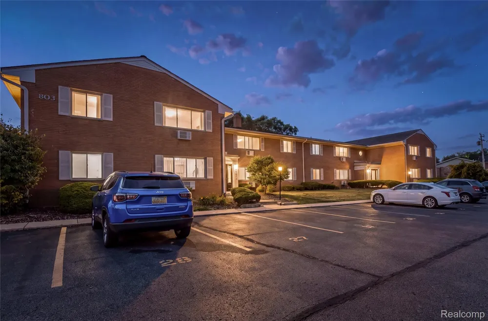 803 PLATE STREET #207 Rochester City, MI 48307