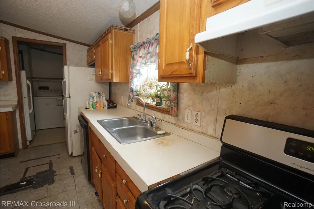 29515 Charles Street Romulus City, MI 48174