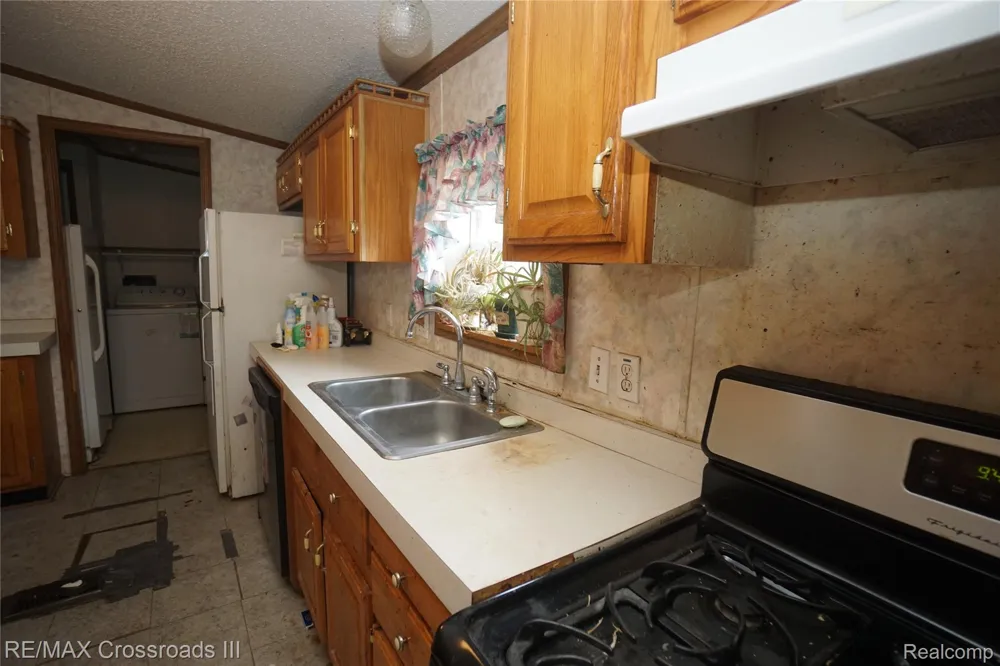 29515 Charles Street Romulus City, MI 48174