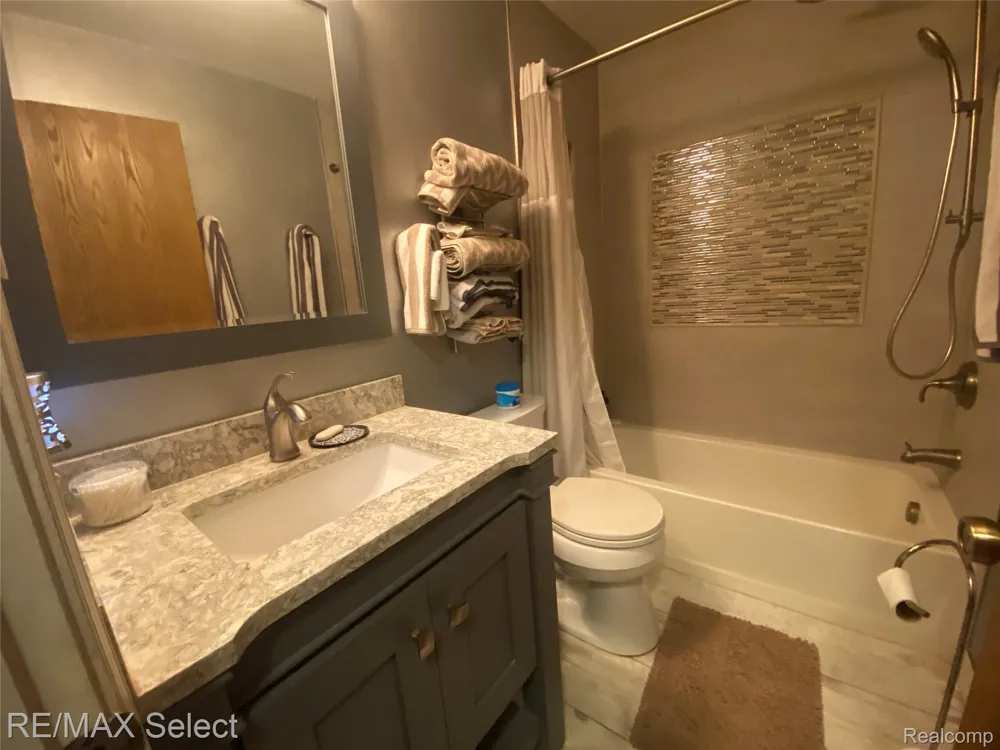 5057 Sandalwood Drive Grand Blanc Charter Township, MI 48439