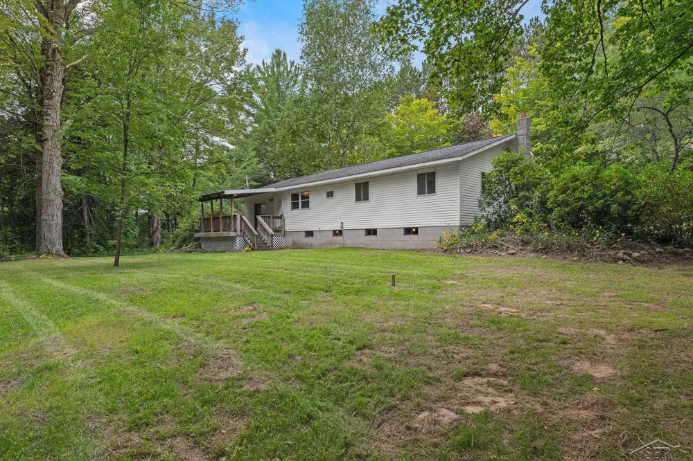 20686 Lakola Road Burdell Township, MI 49688