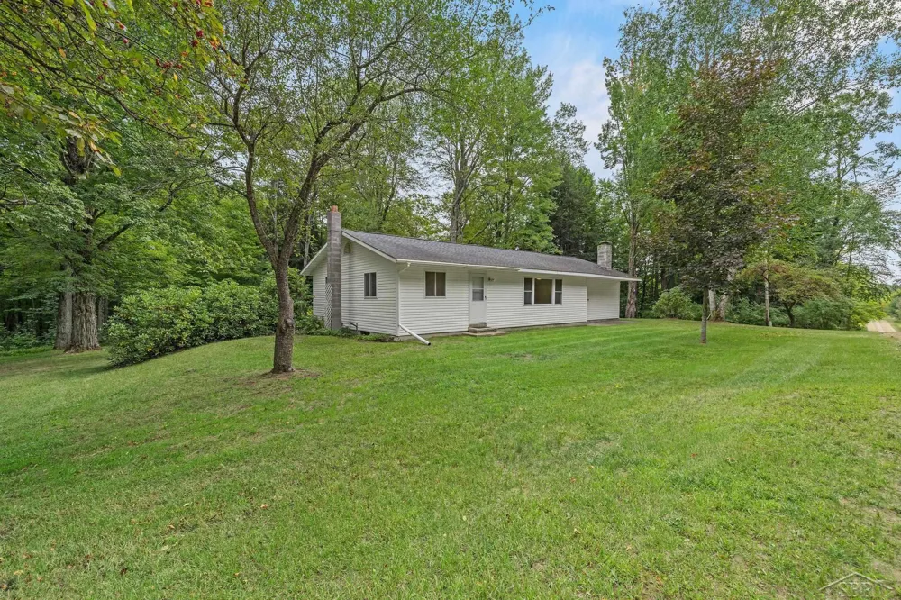 20686 Lakola Road Burdell Township, MI 49688