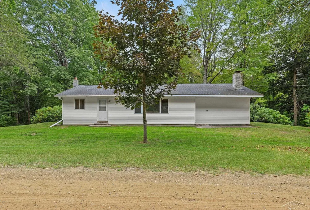 20686 Lakola Road Burdell Township, MI 49688