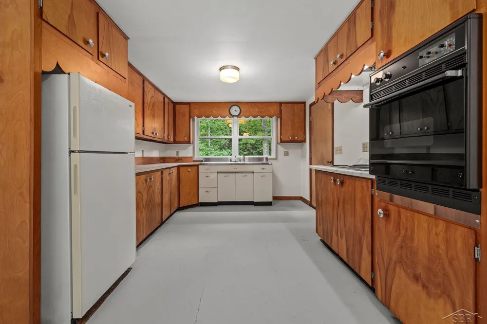 20686 Lakola Road Burdell Township, MI 49688