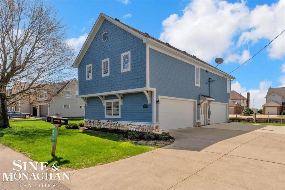 113 Roselawn Street Algonac City, MI 48001
