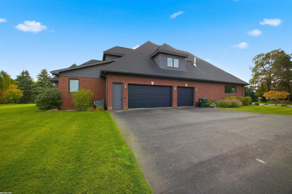 4376 Lancaster Drive Clarkston City, MI 48348