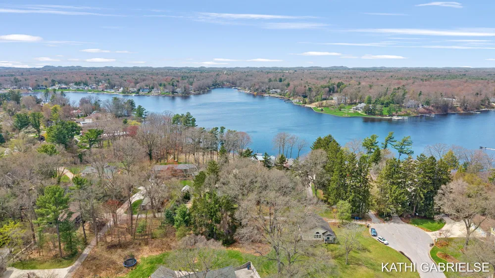 18886 Greenwood Court Spring Lake Township, MI 49456
