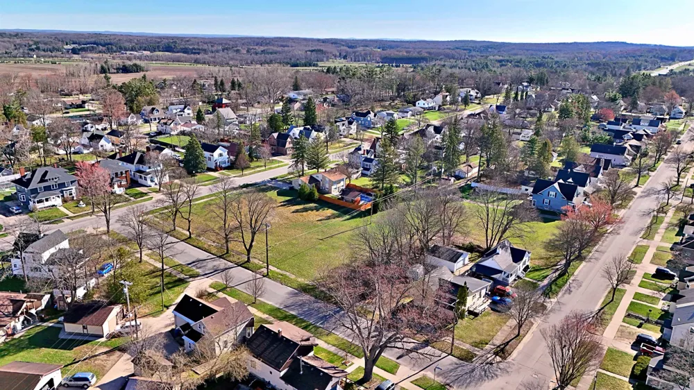 605 E Chapin Street Cadillac City, MI 49601