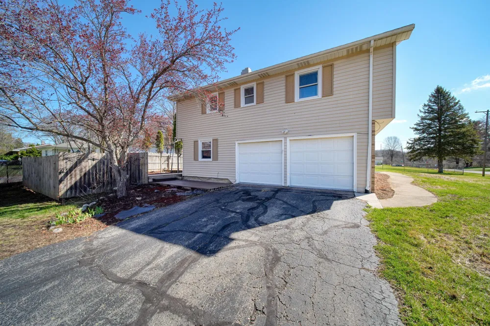 1190 Ferndale Road Blackman Charter Township, MI 49201