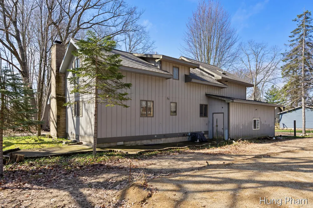 7724 W Lake Drive Morton Township, MI 49346