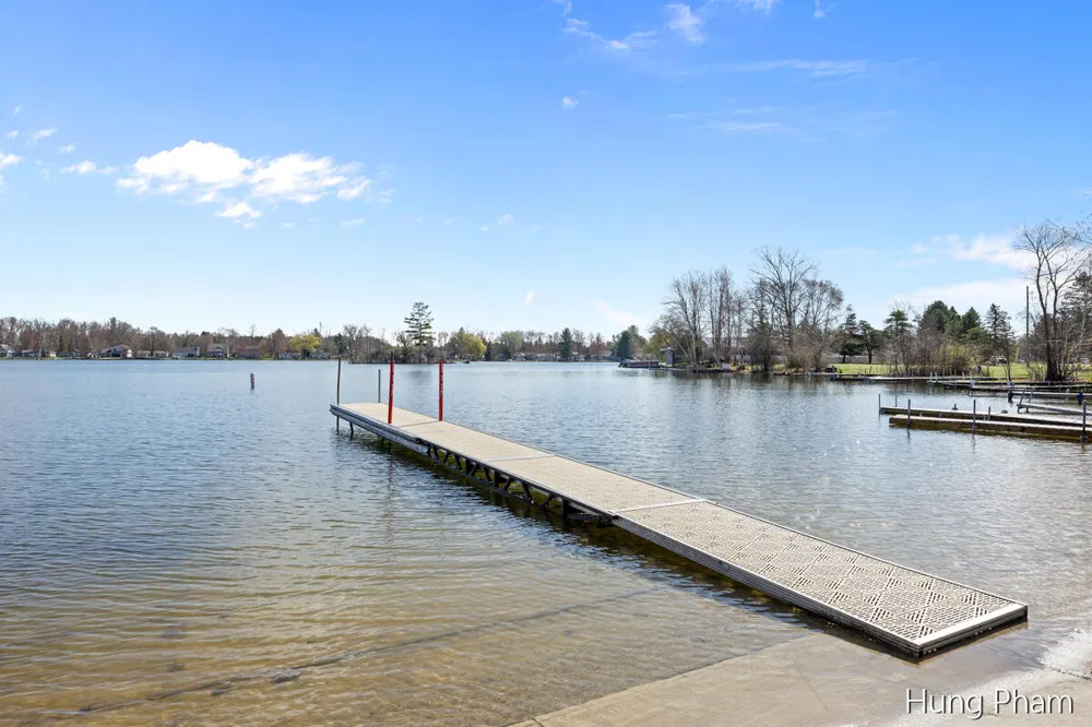 7724 W Lake Drive Morton Township, MI 49346