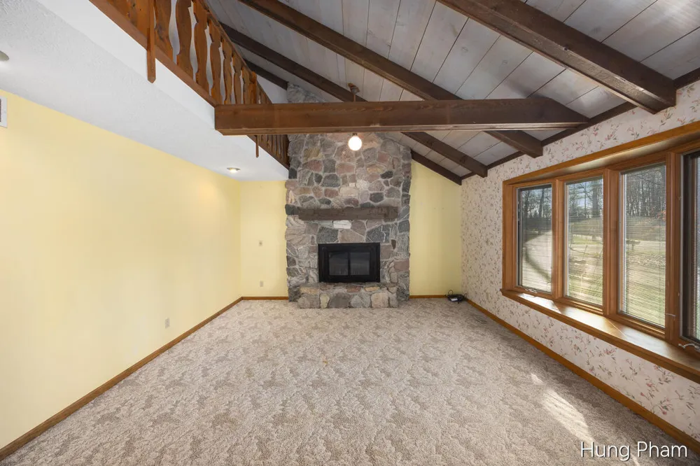 7724 W Lake Drive Morton Township, MI 49346