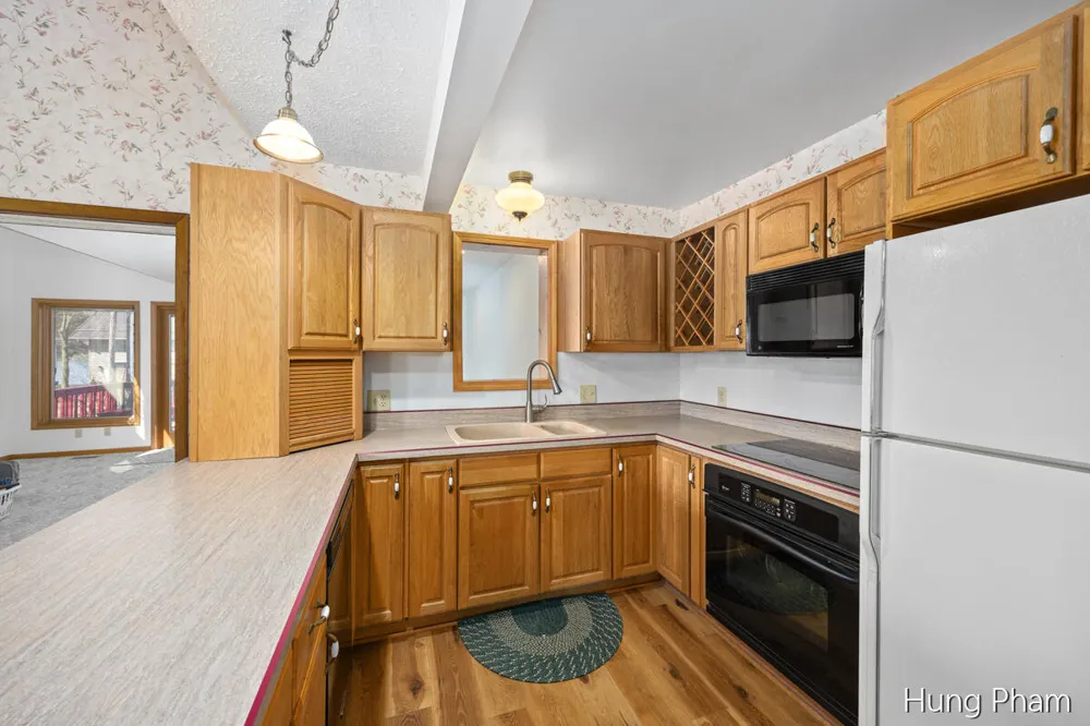 7724 W Lake Drive Morton Township, MI 49346