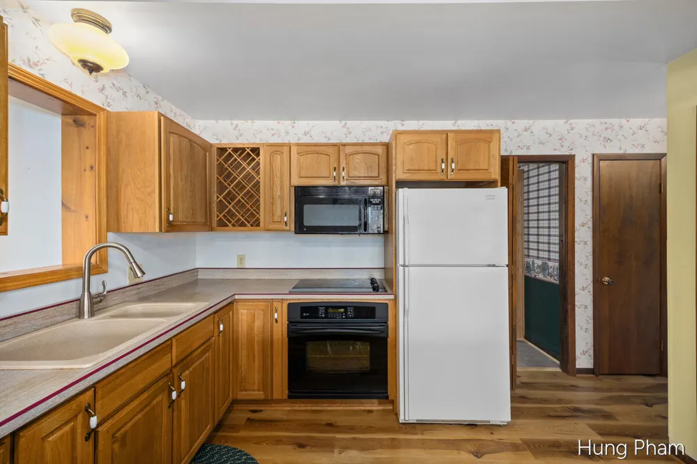 7724 W Lake Drive Morton Township, MI 49346