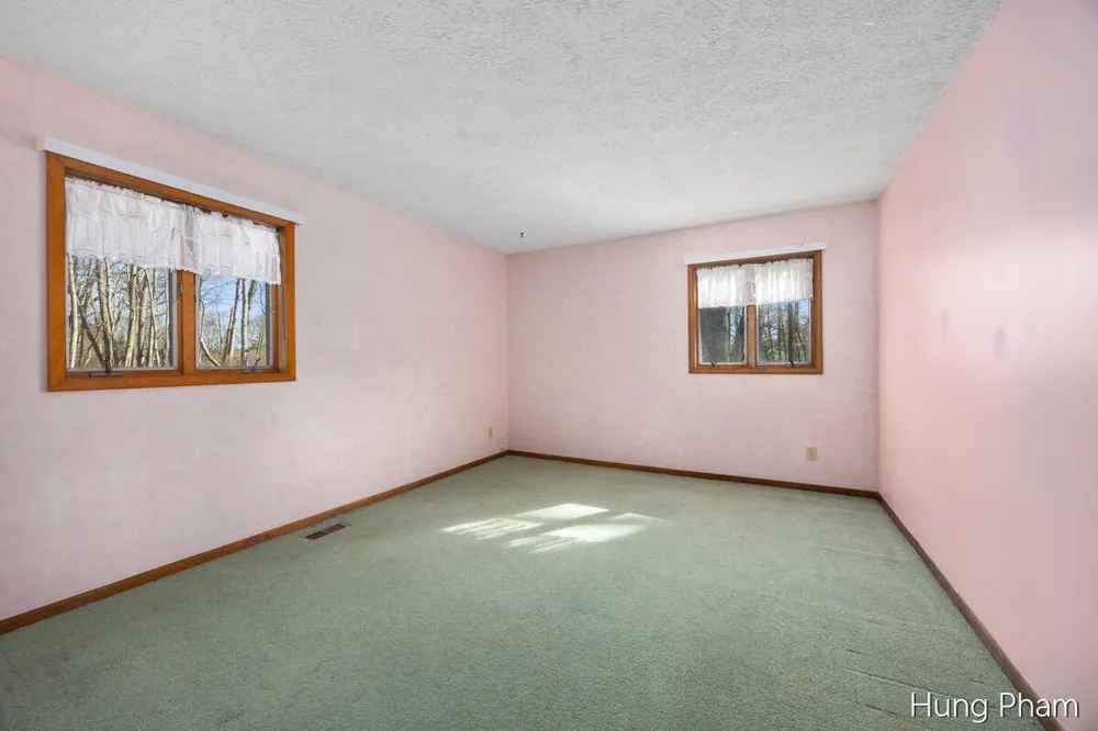 7724 W Lake Drive Morton Township, MI 49346