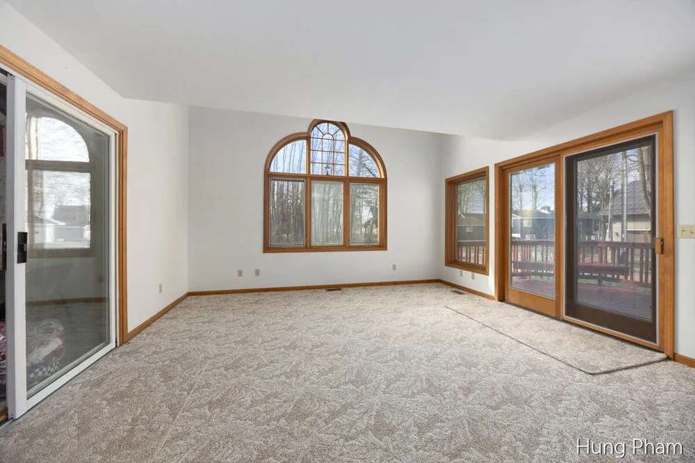 7724 W Lake Drive Morton Township, MI 49346
