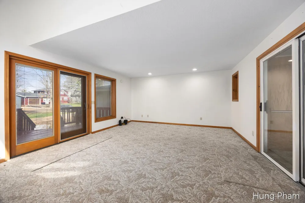 7724 W Lake Drive Morton Township, MI 49346