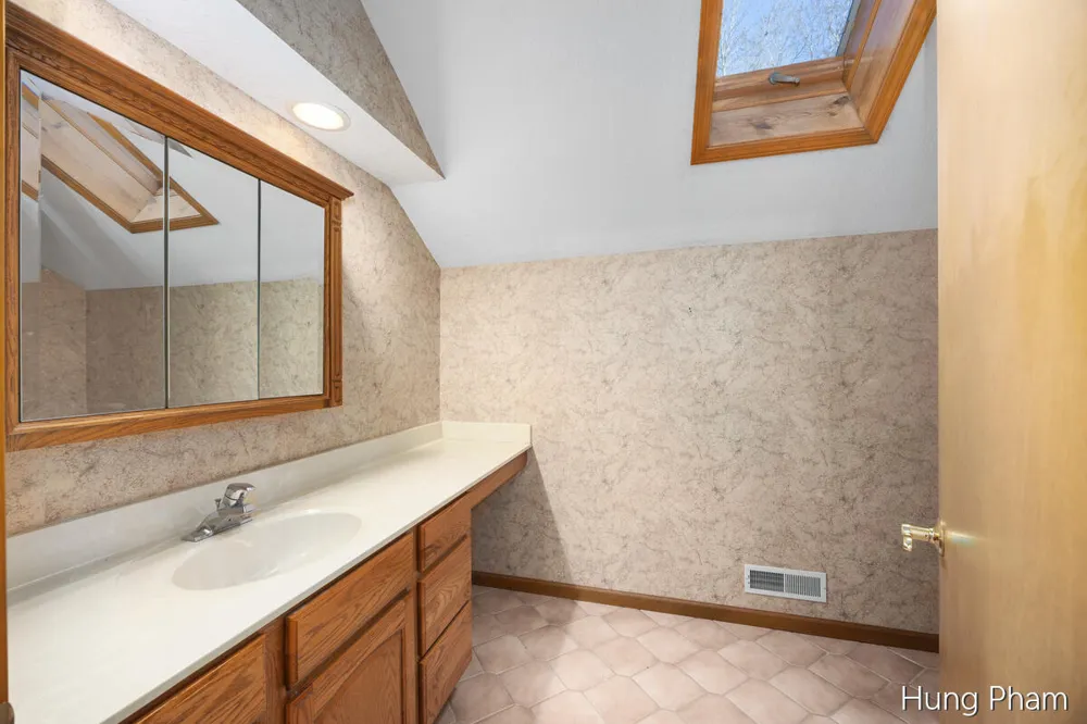 7724 W Lake Drive Morton Township, MI 49346