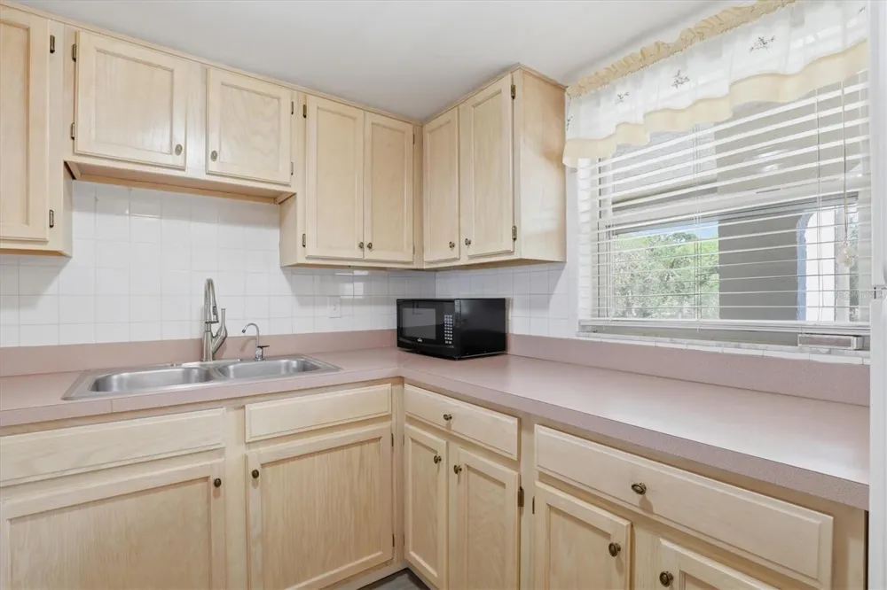 7701 STARKEY ROAD #412 Seminole, FL 33777