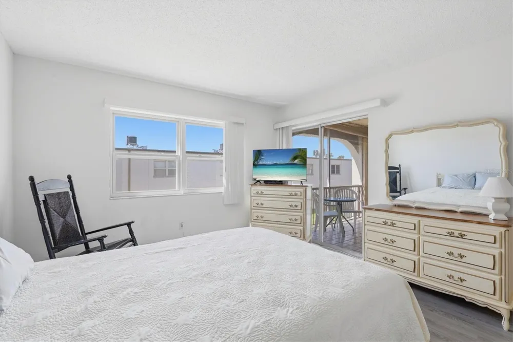 7701 STARKEY ROAD #412 Seminole, FL 33777