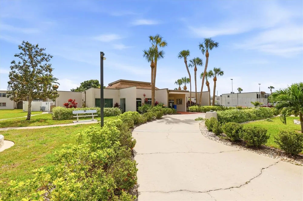 7701 STARKEY ROAD #412 Seminole, FL 33777