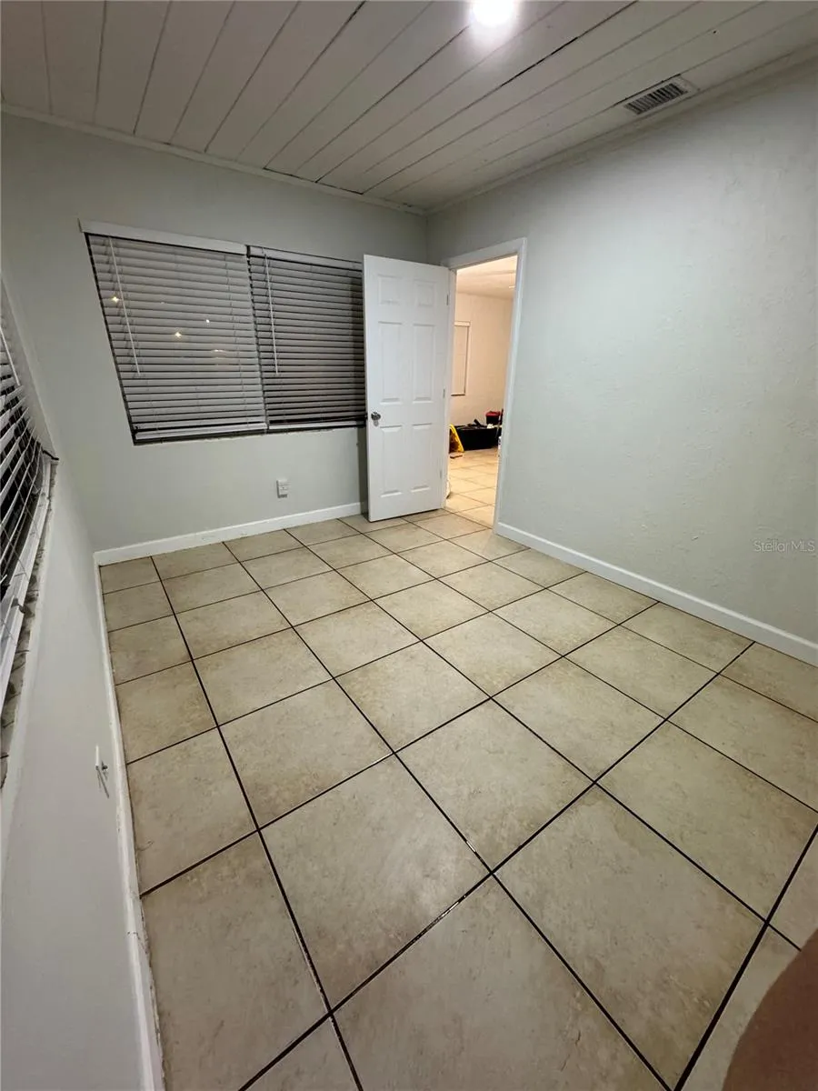 121 33RD AVENUE E Bradenton, FL 34208