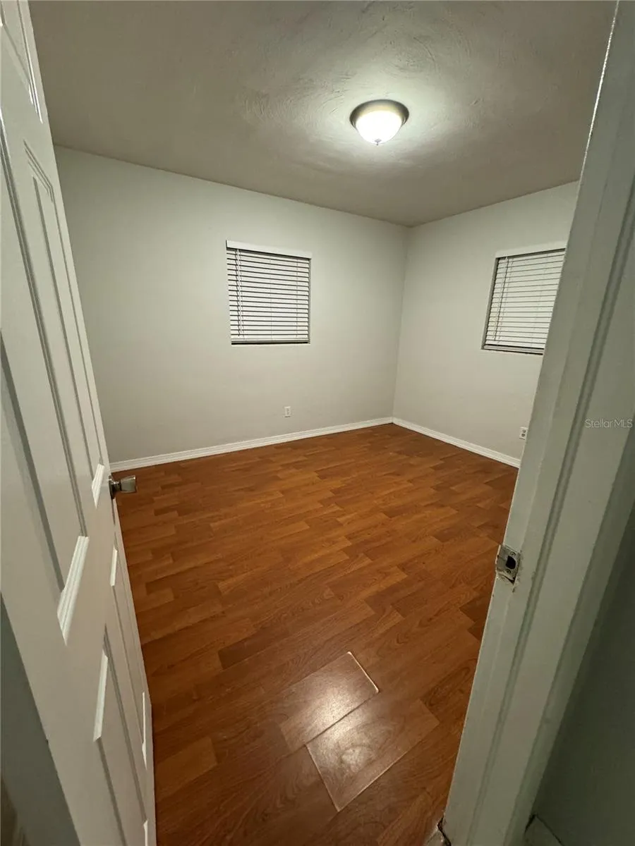 121 33RD AVENUE E Bradenton, FL 34208