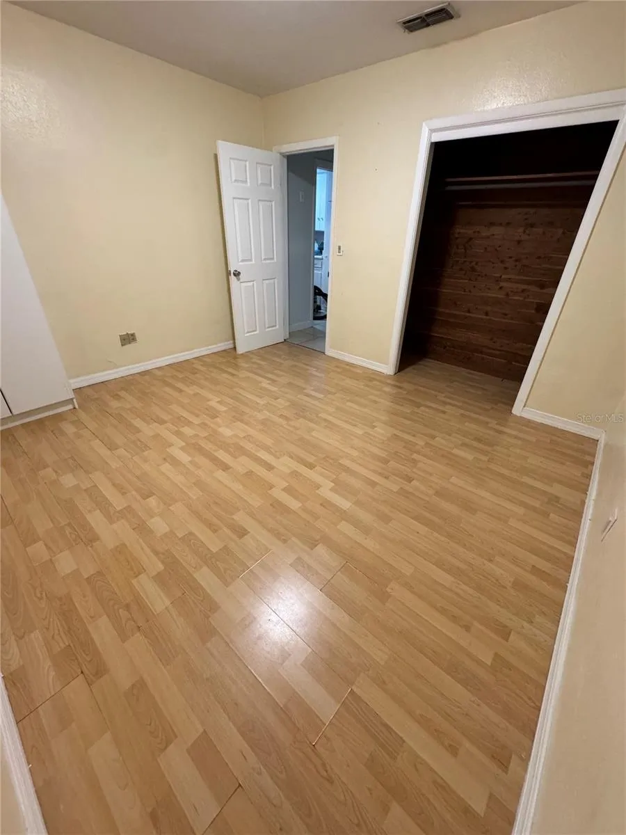 121 33RD AVENUE E Bradenton, FL 34208