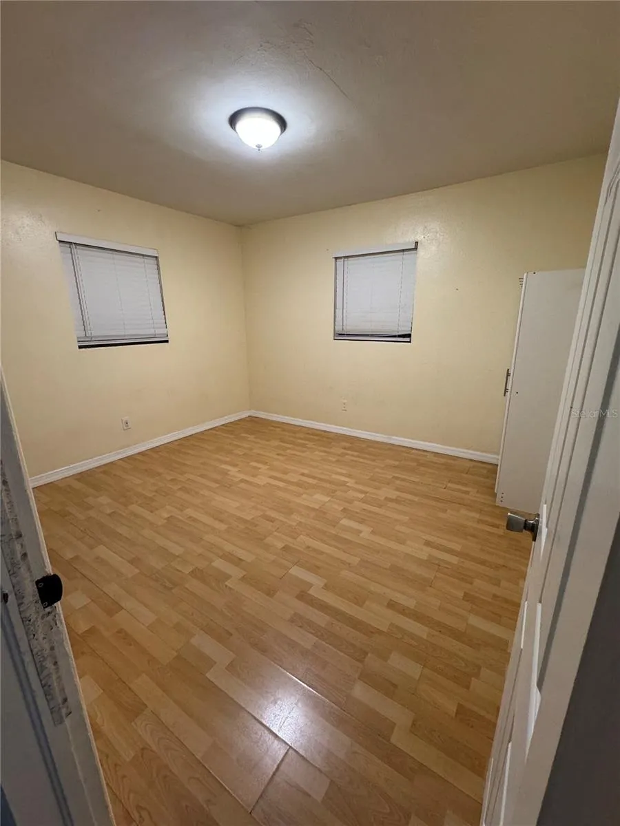 121 33RD AVENUE E Bradenton, FL 34208