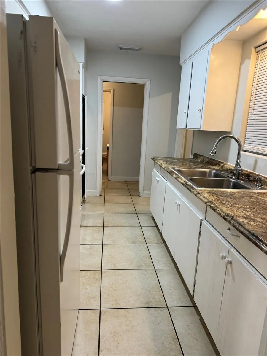 121 33RD AVENUE E Bradenton, FL 34208