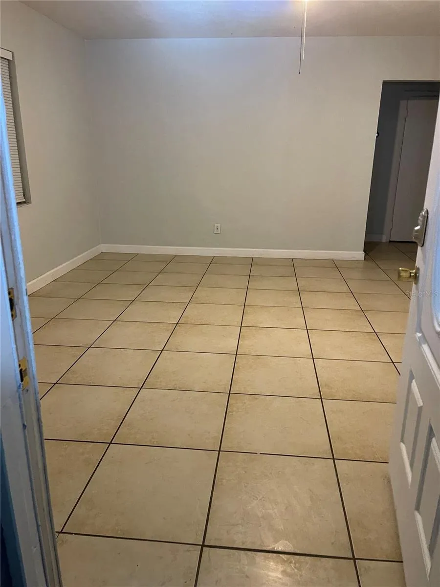 121 33RD AVENUE E Bradenton, FL 34208