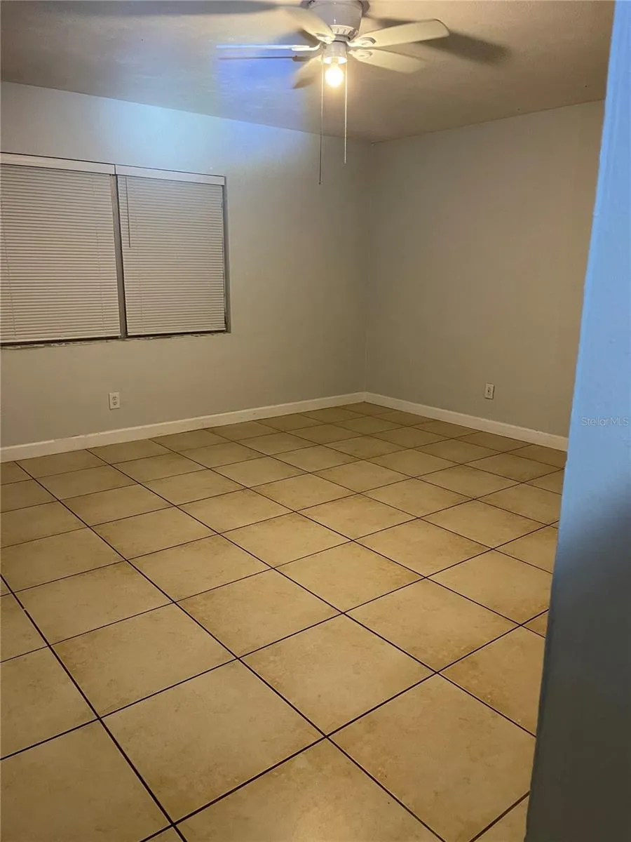 121 33RD AVENUE E Bradenton, FL 34208