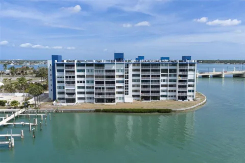 450 TREASURE ISLAND CAUSEWAY #105