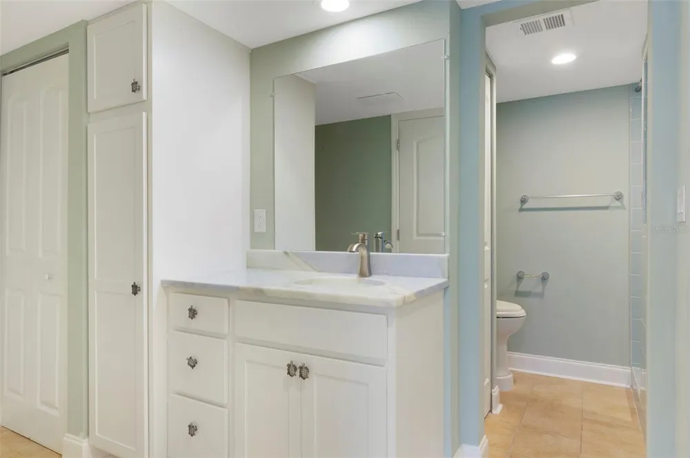 450 TREASURE ISLAND CAUSEWAY #105 Treasure Island, FL 33706