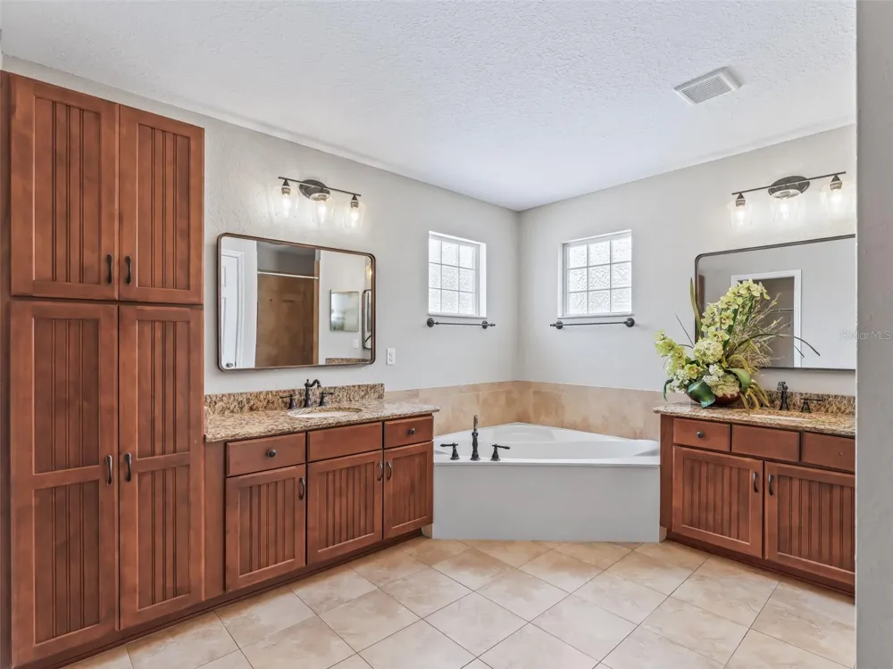 4942 NE 123RD LANE Oxford, FL 34484