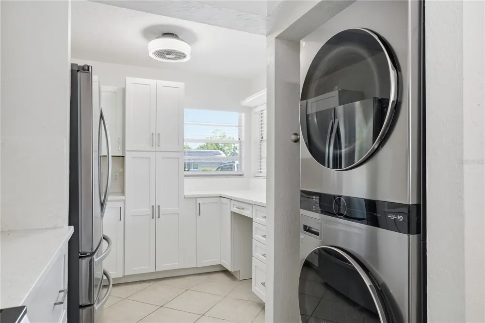 7860 PALM AIRE LANE #103 Sarasota, FL 34243