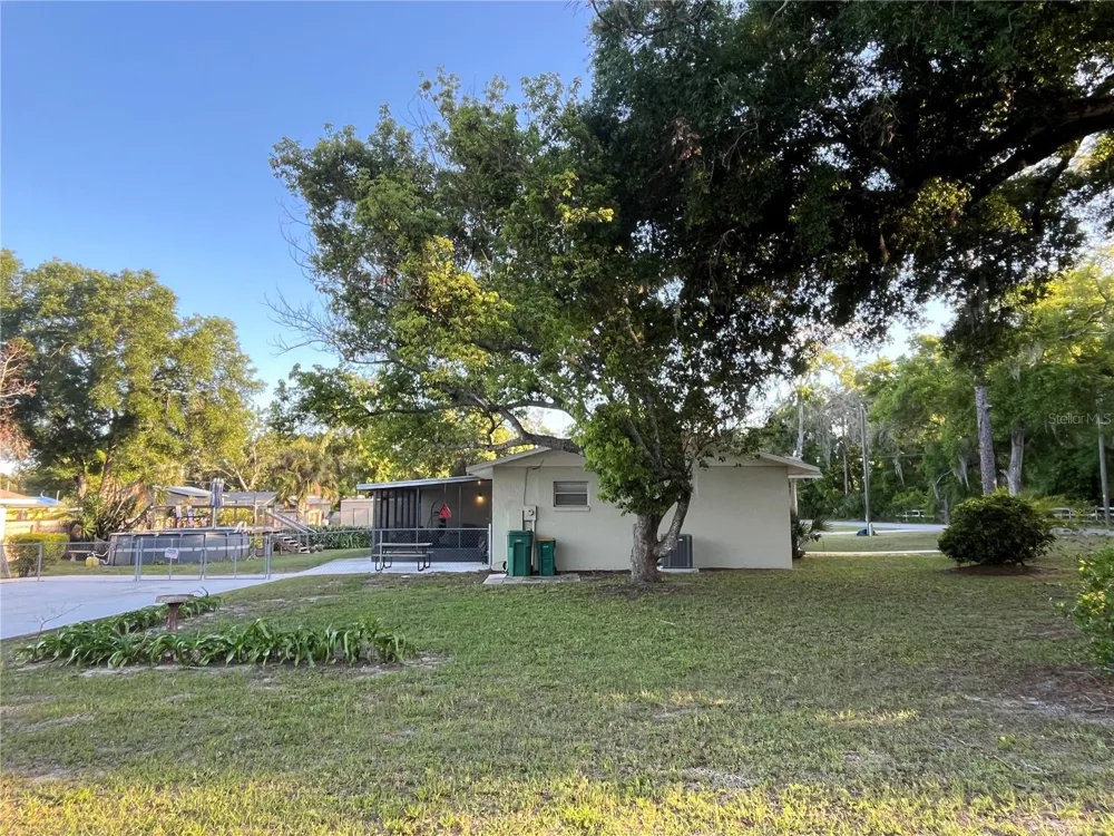 407 POINSETTIA AVENUE Fruitland Park, FL 34731