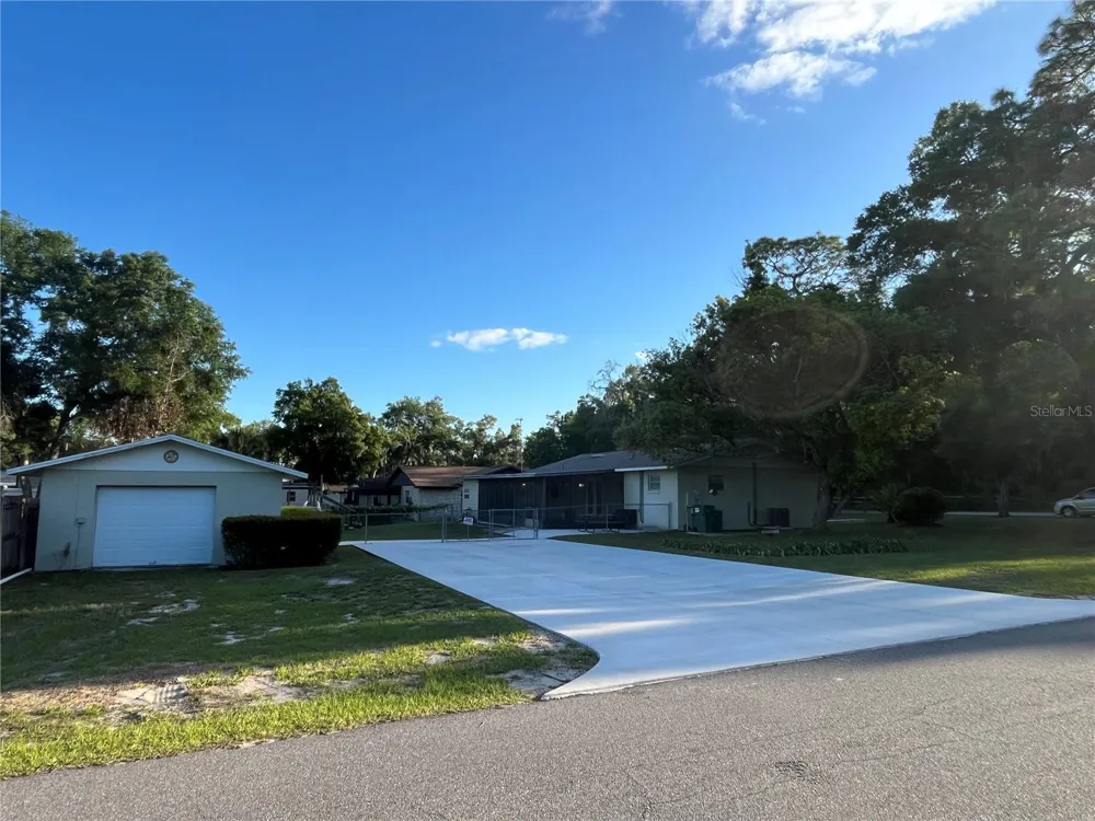 407 POINSETTIA AVENUE Fruitland Park, FL 34731