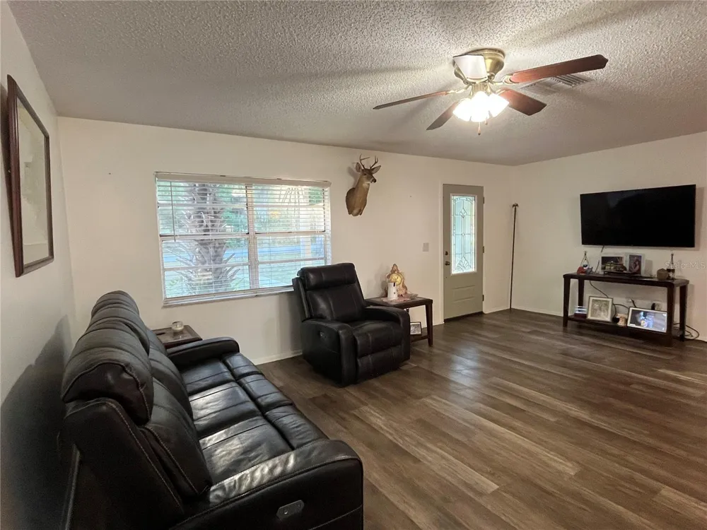407 POINSETTIA AVENUE Fruitland Park, FL 34731