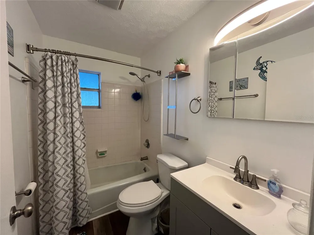 407 POINSETTIA AVENUE Fruitland Park, FL 34731