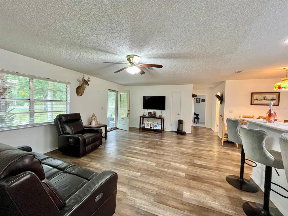 407 POINSETTIA AVENUE Fruitland Park, FL 34731