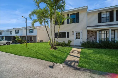 2018 MANOR DRIVE NE