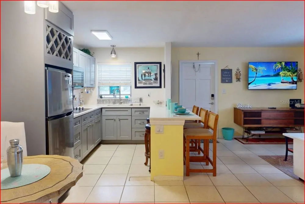 11440 1ST STREET E #6 Treasure Island, FL 33706