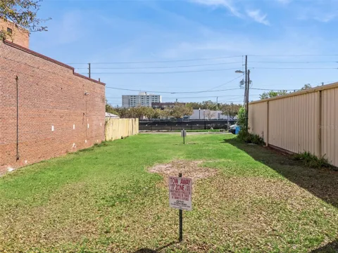 215 MAGNOLIA AVENUE
